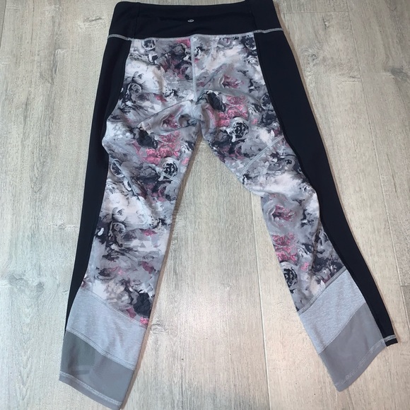 NWOT Lululemon Floral Leggings - Picture 3 of 4